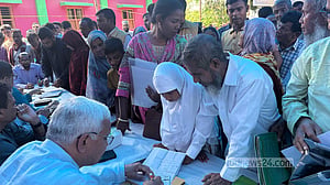 ঈদের ছুটি: নিজের এলাকায় রোগী দেখছেন মন্ত্রী জাহিদ
