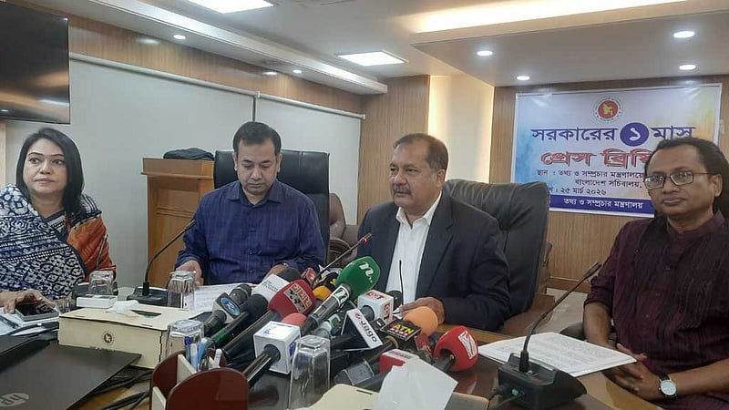 ‘প্যানিক বায়িংয়ের চাপ’ থাকলেও বড় সংকটের শঙ্কা দেখছেন না তথ্যমন্ত্রী