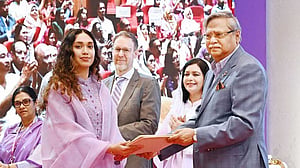 নারী দিবসে খালেদা জিয়ার পুরস্কার নিলেন জাইমা রহমান