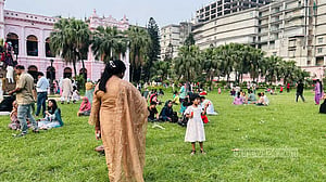 ঈদের ছুটিতে আহসান মঞ্জিলে
