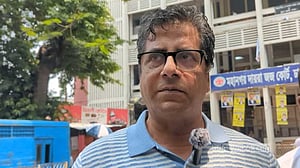 সাংবাদিক আনিস আলমগীরের স্থায়ী জামিন, বিদেশে যেতে বাধা নেই