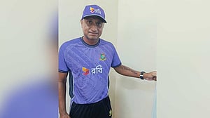 কোচ আশিকের হাতে ফুটে ওঠে প্রেরণার অক্ষর