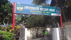 চরমোনাইয়ে মাদ্রাসা ভবনের ছয়তলা থেকে ছাত্রীর লাফ