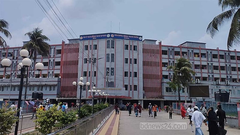 রোগীর মৃত্যু ঘিরে বরিশাল মেডিকেলে সংঘর্ষ, ইন্টার্নদের কর্মবিরতি