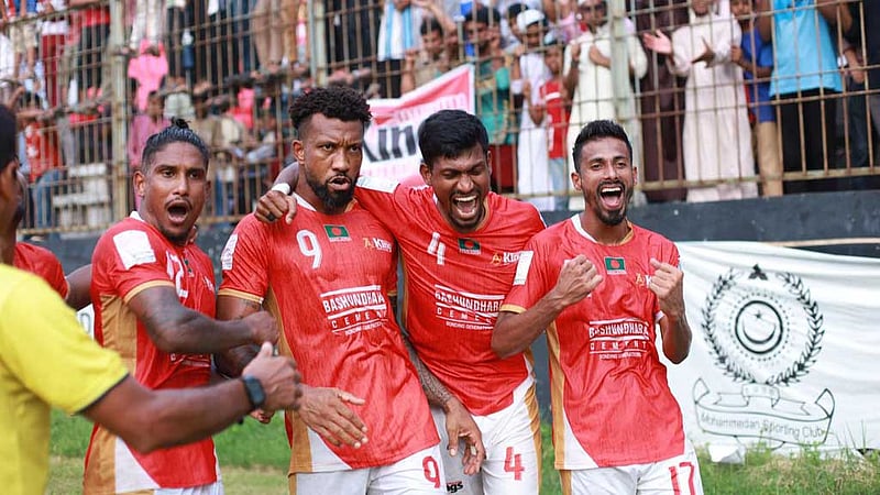 আবাহনীর স্বপ্ন ভেঙে চ্যাম্পিয়ন বসুন্ধরা কিংস