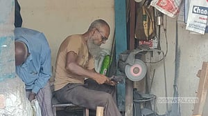 লোহা-কয়লার দামের প্রভাব দা-ছুরিতে