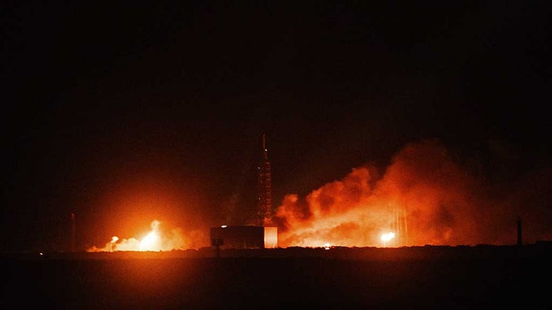 বেজোসের রকেট বিস্ফোরণ: মাস্কের সঙ্গে প্রতিযোগিতায় বড় ধাক্কা