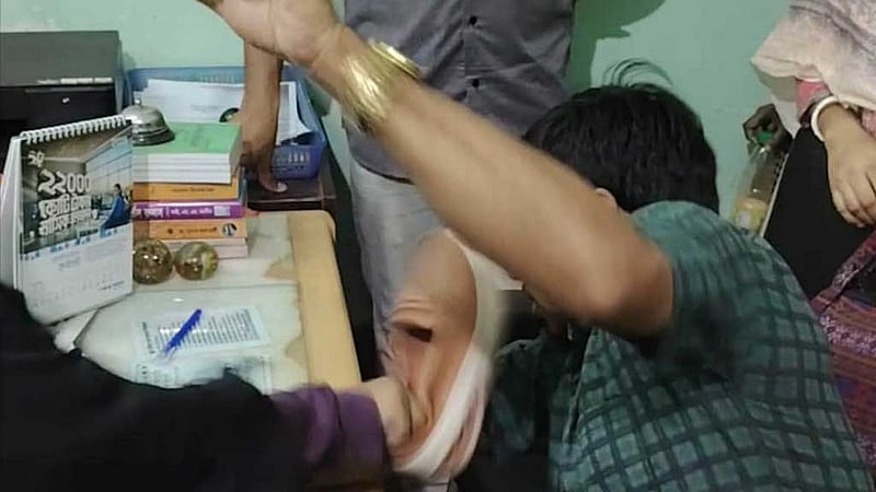 যৌন নিপীড়নের অভিযোগে এনসিপি নেতাকে জুতাপেটা, ভিডিও ভাইরালের পর অব্যাহতি