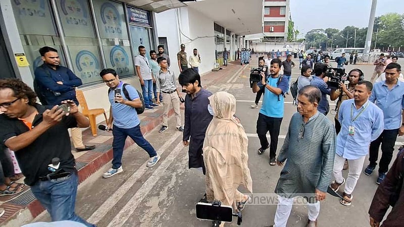 বৃষ্টির কফিন ঢাকায়, দাফন দাদা–দাদির কবরের পাশে