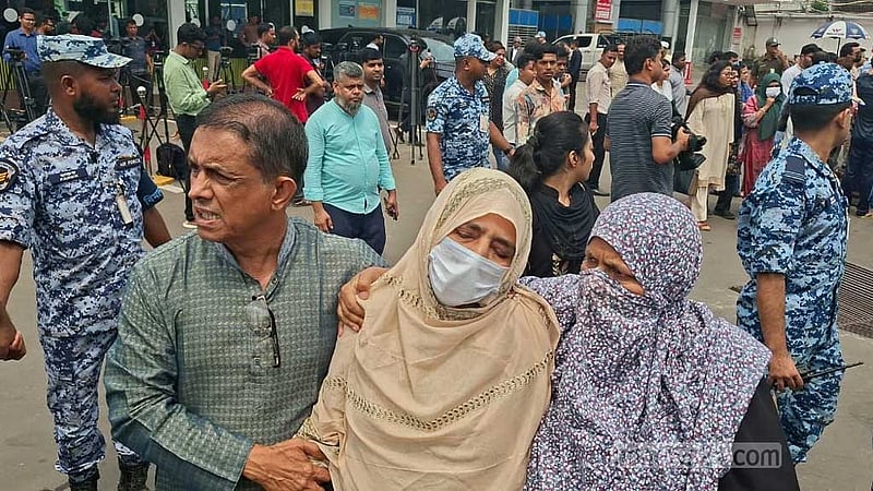 মায়ের কান্না-আহাজারিতে ভারি পরিবেশ, বাড়ির পথে বৃষ্টির মরদেহ