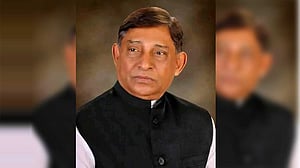 মায়াসহ তিন জনের আয়কর নথি জব্দের আদেশ