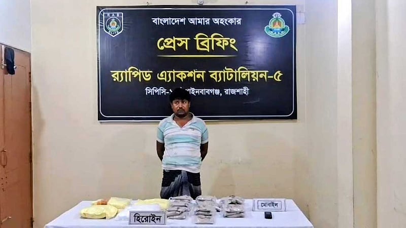 চাঁপাইনবাবগঞ্জে গোয়ালঘরে মিলল ৭ কোটি টাকার হেরোইন, গ্রেপ্তার ১
