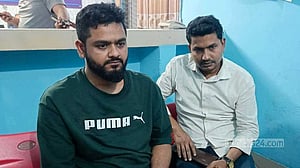 চাঁপাইনবাবগঞ্জে ‘গালাগালির’ প্রতিবাদ করায় ২ সাংবাদিককে মারধর