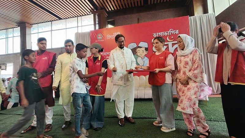 পথশিশু আর বস্তিবাসীদের নিয়ে চসিক ও বিদ্যানন্দের ঈদ আয়োজন