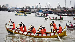 ‘সাম্পান খেলায়’ কর্ণফুলী রক্ষার দাবি