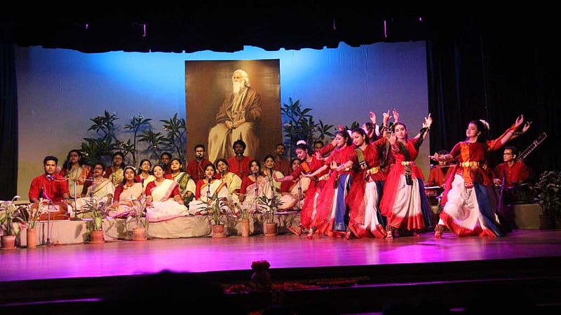 ছায়ানটের রবীন্দ্র উৎসবে বিশ্বশান্তির আহ্বান