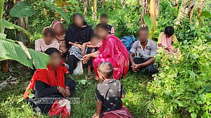 চুয়াডাঙ্গায় ‘অবৈধভাবে সীমান্ত অতিক্রমের সময়’ নারী-শিশুসহ আটক ১০