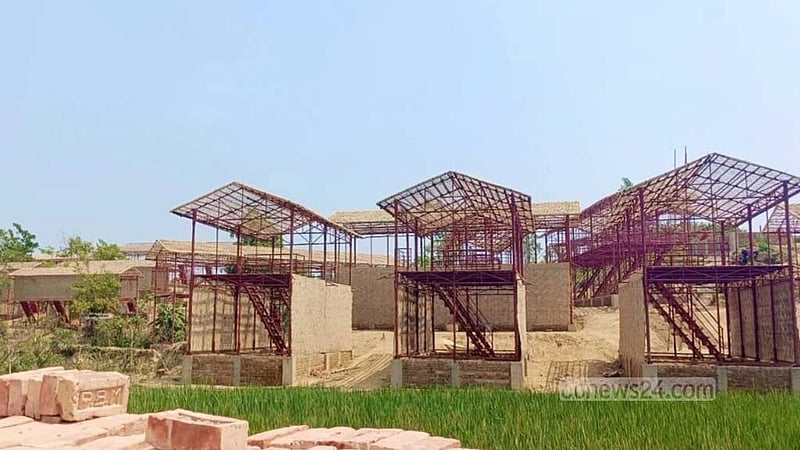 ‘পাহাড় কেটে’ রোহিঙ্গা ক্যাম্পে কংক্রিট-লোহার দোতলা ঘর, বনবিভাগের আপত্তি