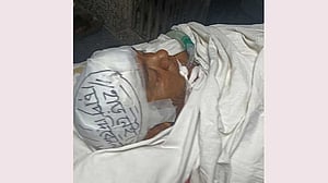 চালকের ‘ধাক্কায়’ অটোরিকশা থেকে ছিটকে পড়ে কনস্টেবল আহত
