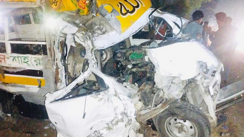 চট্টগ্রামের শিকলবাহায় বাস ও লেগুনার সংঘর্ষে নিহত ৩