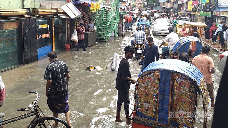 ‘বৃষ্টির দিনে বাইর হইলে চলবার আর উপায় পাই না’