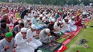 গোর-এ-শহীদ ময়দানে ঈদের জামাতে দেশের শান্তি ও সমৃদ্ধি কামনা