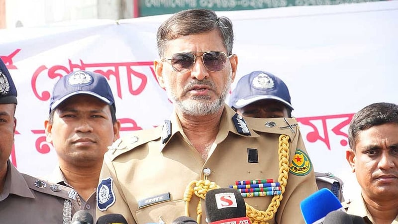 সড়কে ৬ মাসের মধ্যে পুরোপুরি ‘স্বয়ংক্রিয় মামলায়’ যাবে ডিএমপি: কমিশনার