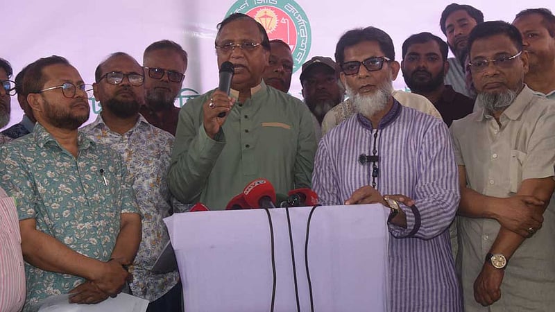 ফুটপাতে শৃঙ্খলা ফেরাতে হকারদের পুনর্বাসন করা হচ্ছে: ডিএসসিসি প্রশাসক