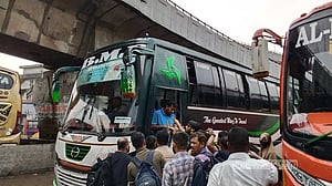 'খালি ফেরার' সেই যুক্তিতে বাড়তি ভাড়া বাসে