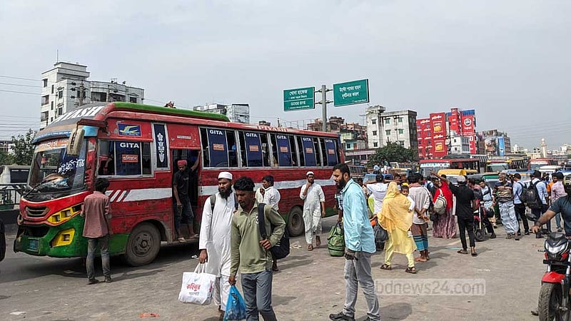 বগুড়া-রংপুর ৮০০, পাটুরিয়া ঘাট ২০০ করে যাত্রী ডাকছেন হেলপাররা