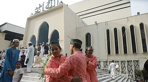 বায়তুল মোকাররমে প্রথম জামাতে হাজারো মানুষ
