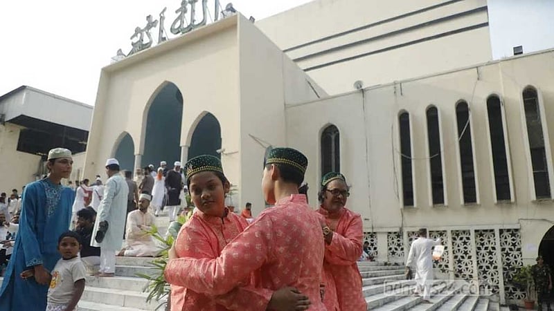 বায়তুল মোকাররমে প্রথম জামাতে হাজারো মানুষ