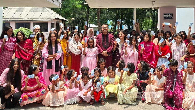 নতুন নোটের সালামিতে সরকারি শিশু পরিবারে ঈদের আনন্দ