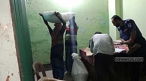 ফরিদপুরে জামায়াত কর্মীর বাড়ি থেকে সরকারি চাল উদ্ধার