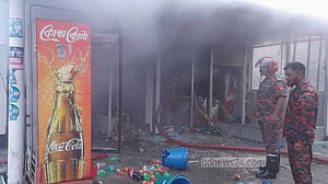 ফরিদপুরে মাদ্রাসাভবন উচ্ছেদে বাধা দেওয়ায় ২ শিক্ষককে মারধর, দোকানে আগুন
