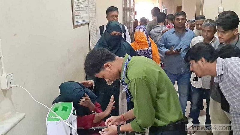 ফেনীতে যৌতুক মামলার শুনানিতে আদালতে নারীর ‘বিষপান’