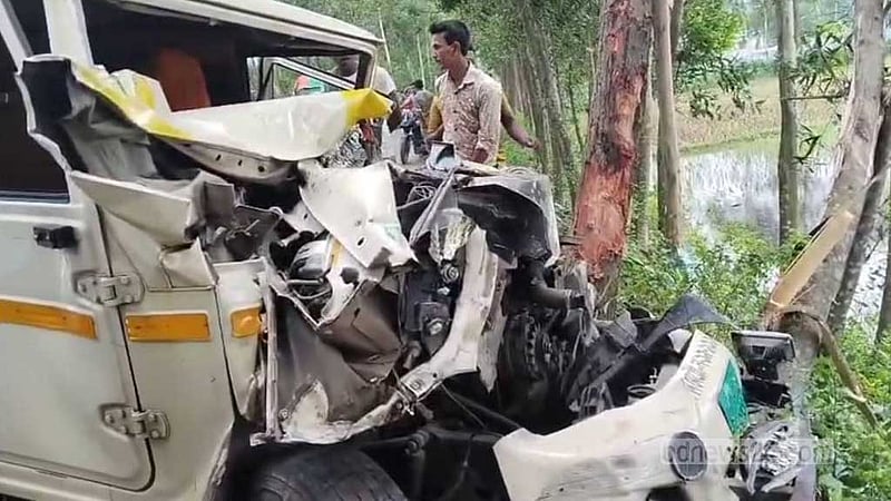 গাইবান্ধায় পিকআপের সঙ্গে সংঘর্ষে ইজিবাইক খাদে, নিহত ২