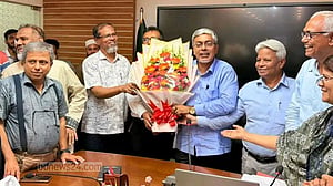 ‘কমপ্লিট শাটডাউনের’ মধ্যে প্রথমবার নিজ কার্যালয়ে ডুয়েট ভিসি