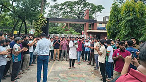 ডুয়েটে ‘ব্লকেড’ কর্মসূচি, নতুন ভিসির বিরুদ্ধে আন্দোলন অব্যাহত