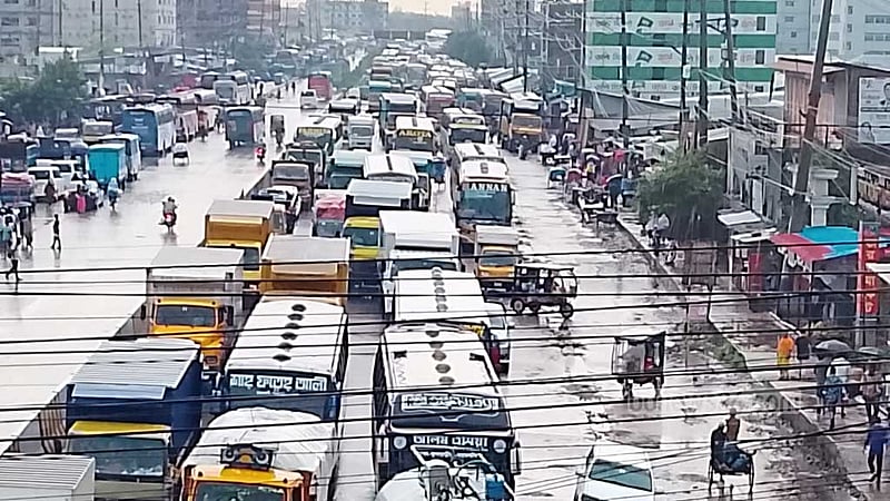 ঈদযাত্রায় গাজীপুরে বৃষ্টির ভোগান্তি, মহাসড়কে ধীরগতি