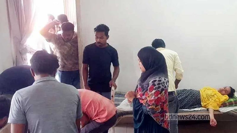 গাজীপুরে পোশাক কারখানায় হঠাৎ অসুস্থ ৩০ শ্রমিক, একদিনের ছুটি