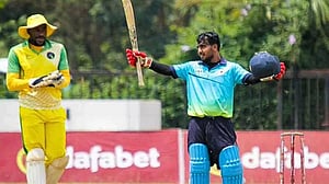 ১৫ ছক্কায় রুয়ান্ডার ব্যাটসম্যানের বিধ্বংসী ১৬৪