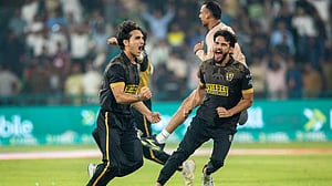 হুনাইন শাহর দুর্দান্ত শেষ ওভারে অবিশ্বাস্য জয়ে ফাইনালে লাবুশেনরা