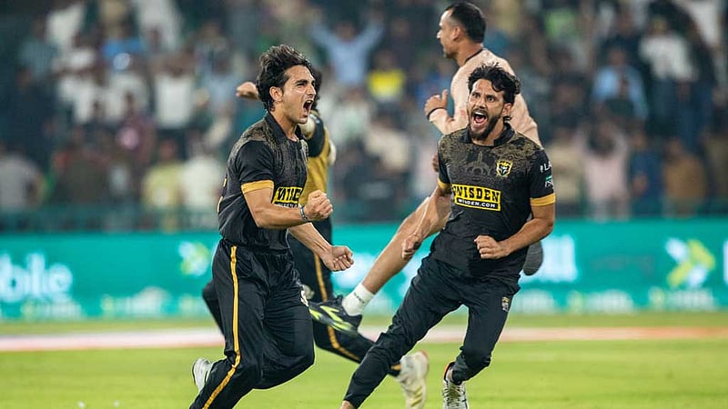 হুনাইন শাহর দুর্দান্ত শেষ ওভারে অবিশ্বাস্য জয়ে ফাইনালে লাবুশেনরা