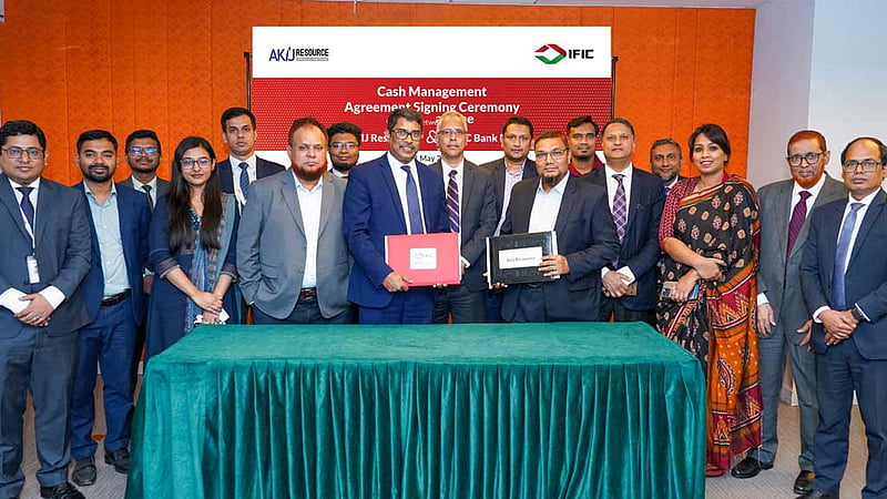 আইএফআইসি ব্যাংক ও আকিজ রিসোর্সের ‘ক্যাশ ম্যানেজমেন্ট’ চুক্তি