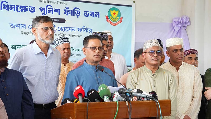 পুলিশের বিশৃঙ্খলা ‘অনেকাংশে গুছিয়ে আনার’ কথা বললেন আইজিপি
