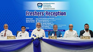 নবীন শিক্ষার্থীদের বরণ করল আইএসইউ