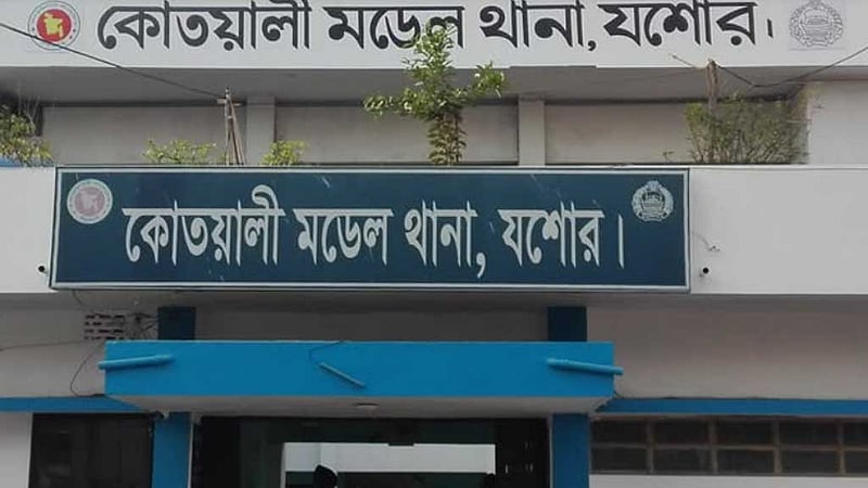 যশোরে মোটরসাইকেল থামিয়ে প্রকাশ্যে ছুরি মেরে যুবককে হত্যা