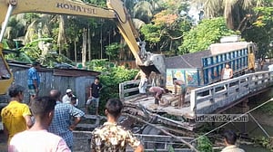 ঝালকাঠিতে পাথরবোঝাই ট্রাকের ভারে সেতু ধসে যোগাযোগ বিচ্ছিন্ন