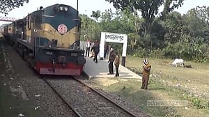 সাড়ে ৫ ঘণ্টা পর খুলনার সঙ্গে উত্তরবঙ্গের রেল স্বাভাবিক